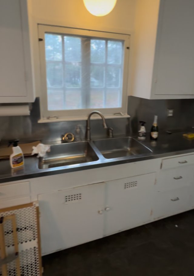 Kitchen Sinks | Hudson Valley House Parts